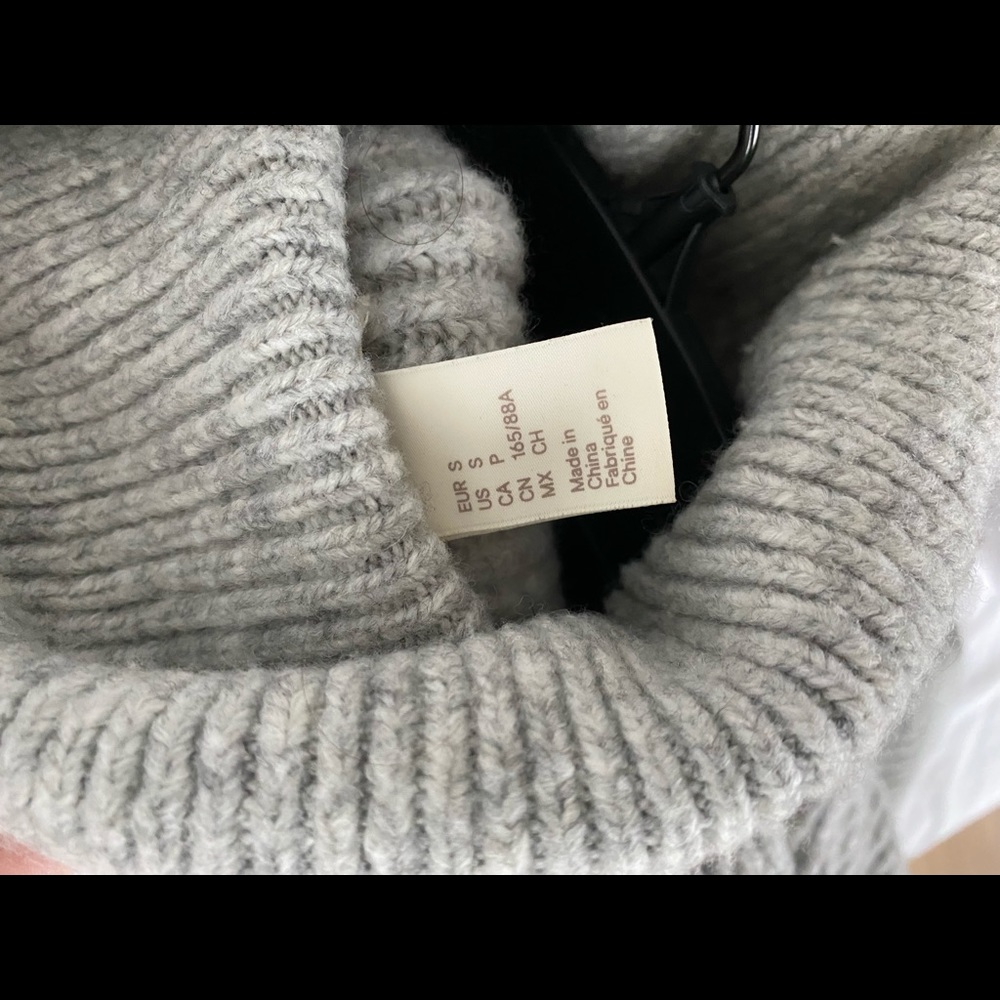 Grey sweater - Picture 3 of 3